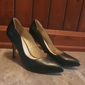 Black Pointed Leather Pumps - 40